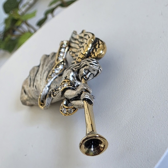 Vintage Angel Blowing Horn Brooch Pin - Picture 9 of 11